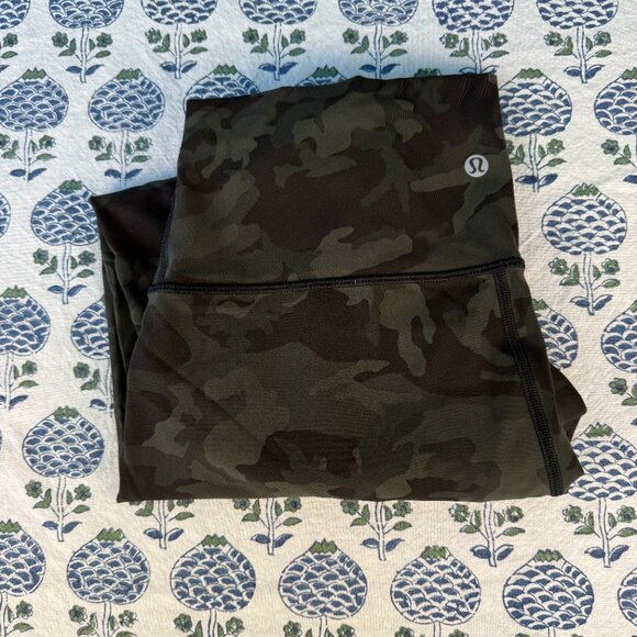 lululemon 25" Inseam High-Rise Leggings | Green Camo | Size 8 - Picture 5 of 6